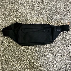 Black Fannypack